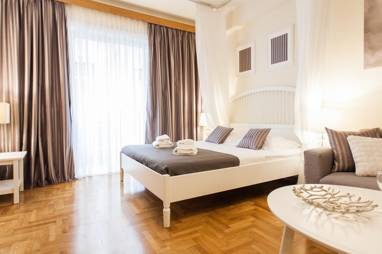Athenian Home By Livin Urbban Exteriör bild